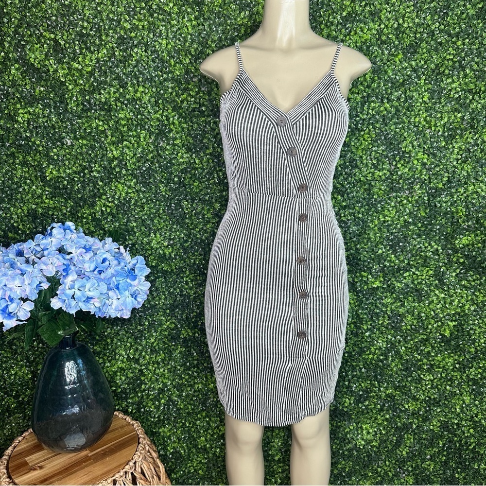 Nwt‎ Black and white Striped ribbed dress